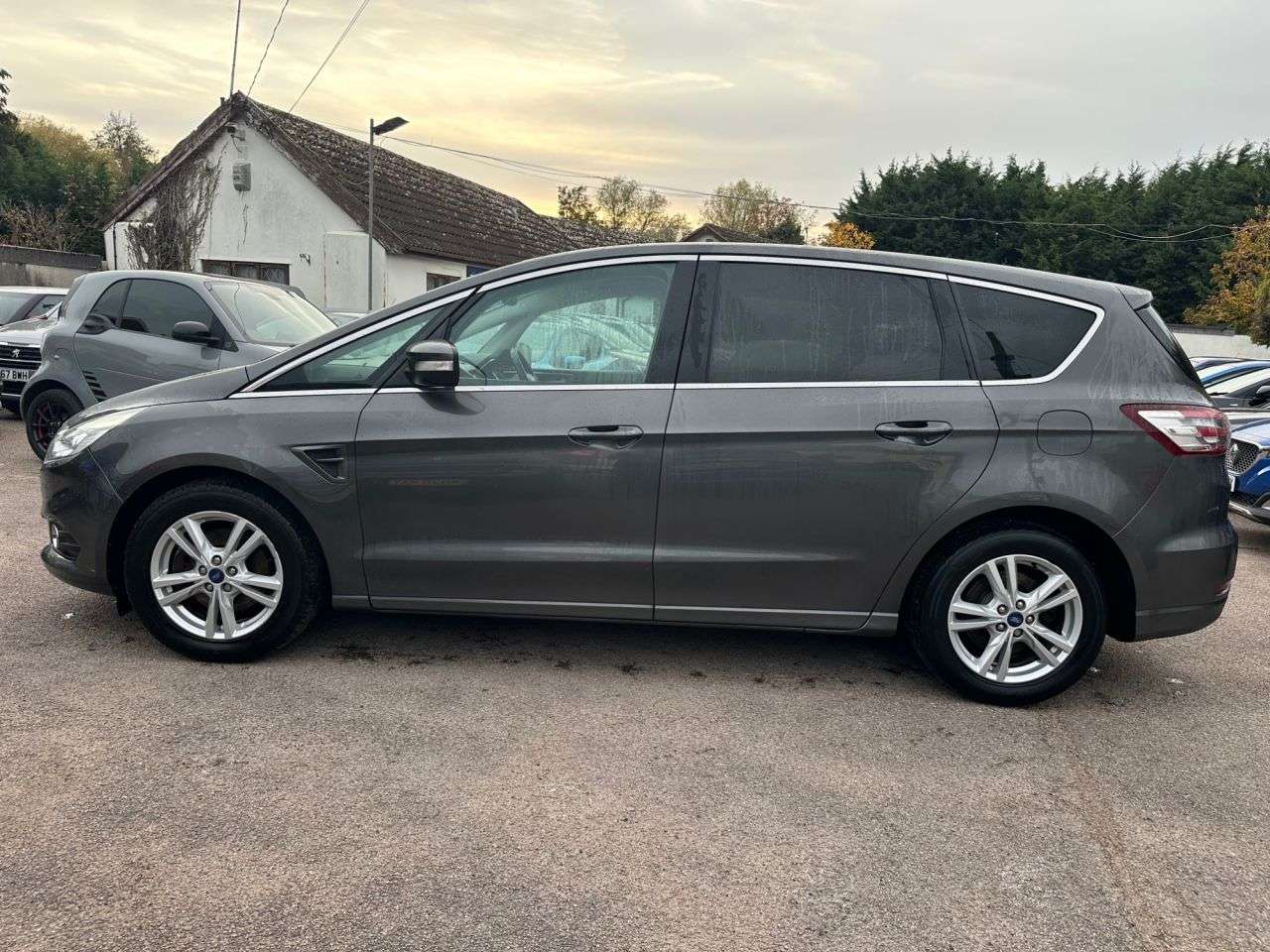 A 2016 FORD S-MAX 2.0 TDCi TITANIUM MPV 5dr DIESEL EURO 6 (s/s) (150 ps) SONY SAT NAV A 2016 FORD S-MAX 2.0 TDCi TITANIUM MPV 5dr DIESEL EURO 6 (s/s) (150 ps) SONY SAT NAV