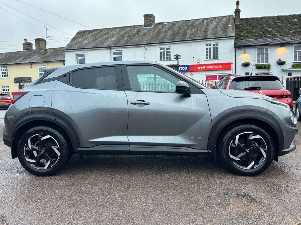 A 2022 NISSAN JUKE 1.6 N-CONNECTA SUV 5dr HYBRID AUTOMATIC EURO 6 (143 ps) A 2022 NISSAN JUKE 1.6 N-CONNECTA SUV 5dr HYBRID AUTOMATIC EURO 6 (143 ps)
