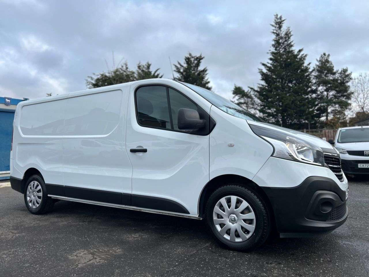 A 2021 RENAULT TRAFIC 2.0DCI ENERGY 30 BUSINESS+ P/V 5dr L2H1 ONE OWNER, 2 SERVICES A 2021 RENAULT TRAFIC 2.0DCI ENERGY 30 BUSINESS+ P/V 5dr L2H1 ONE OWNER, 2 SERVICES