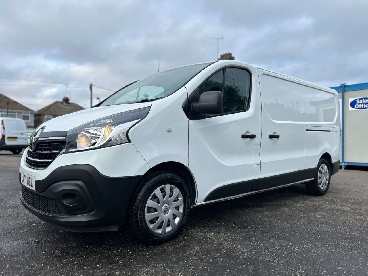 A 2021 RENAULT TRAFIC 2.0DCI ENERGY 30 BUSINESS+ P/V 5dr L2H1 ONE OWNER, 2 SERVICES A 2021 RENAULT TRAFIC 2.0DCI ENERGY 30 BUSINESS+ P/V 5dr L2H1 ONE OWNER, 2 SERVICES