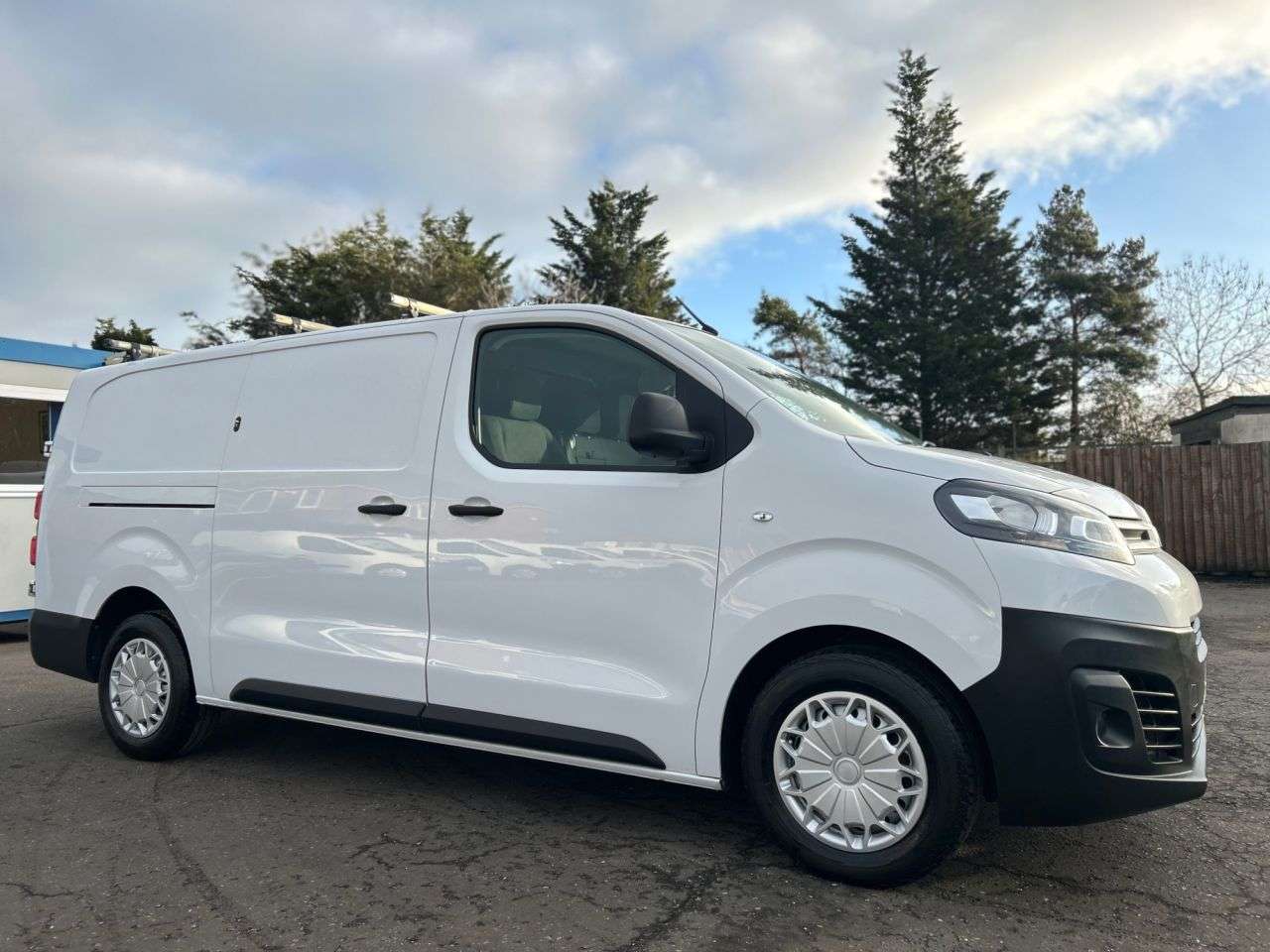 A 2022 CITROEN DISPATCH 2.0BlueHDi 1400 ENTERPRISE PRO XL P/V 6dr ONE OWNER, SERVICE HISTORY A 2022 CITROEN DISPATCH 2.0BlueHDi 1400 ENTERPRISE PRO XL P/V 6dr ONE OWNER, SERVICE HISTORY