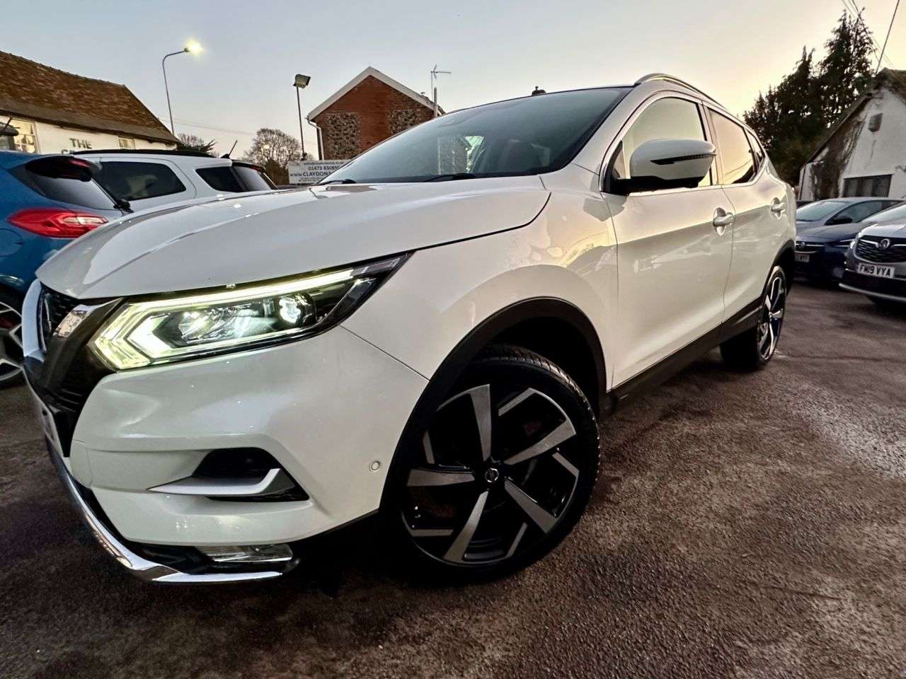 A 2019 NISSAN QASHQAI 1.5 dCi TEKNA SUV 5dr DIESEL MANUAL EURO 6 (s/s) WITH SERVICE HISTORY A 2019 NISSAN QASHQAI 1.5 dCi TEKNA SUV 5dr DIESEL MANUAL EURO 6 (s/s) WITH SERVICE HISTORY