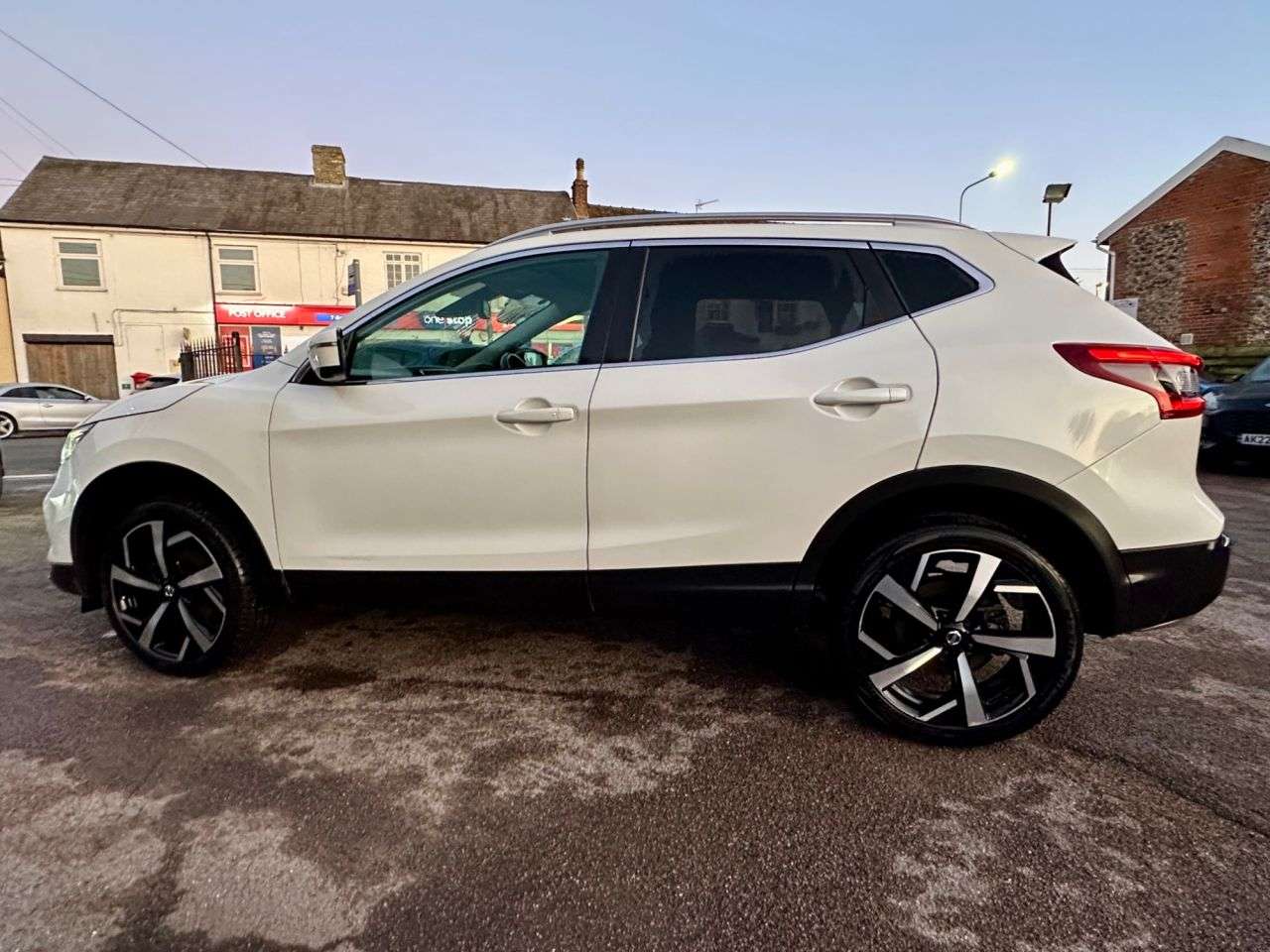 A 2019 NISSAN QASHQAI 1.5 dCi TEKNA SUV 5dr DIESEL MANUAL EURO 6 (s/s) WITH SERVICE HISTORY A 2019 NISSAN QASHQAI 1.5 dCi TEKNA SUV 5dr DIESEL MANUAL EURO 6 (s/s) WITH SERVICE HISTORY