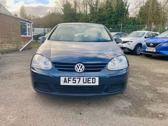A 2007 VOLKSWAGEN GOLF 1.6 FSI MATCH HATCHBACK 5dr AUTOMATIC (180 g/km, 113 bhp) WITH SERVICE HIST A 2007 VOLKSWAGEN GOLF 1.6 FSI MATCH HATCHBACK 5dr AUTOMATIC (180 g/km, 113 bhp) WITH SERVICE HIST