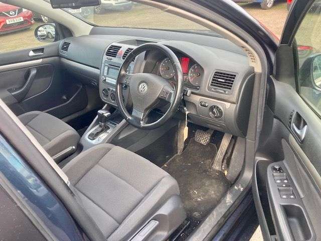 A 2007 VOLKSWAGEN GOLF 1.6 FSI MATCH HATCHBACK 5dr AUTOMATIC (180 g/km, 113 bhp) WITH SERVICE HIST A 2007 VOLKSWAGEN GOLF 1.6 FSI MATCH HATCHBACK 5dr AUTOMATIC (180 g/km, 113 bhp) WITH SERVICE HIST
