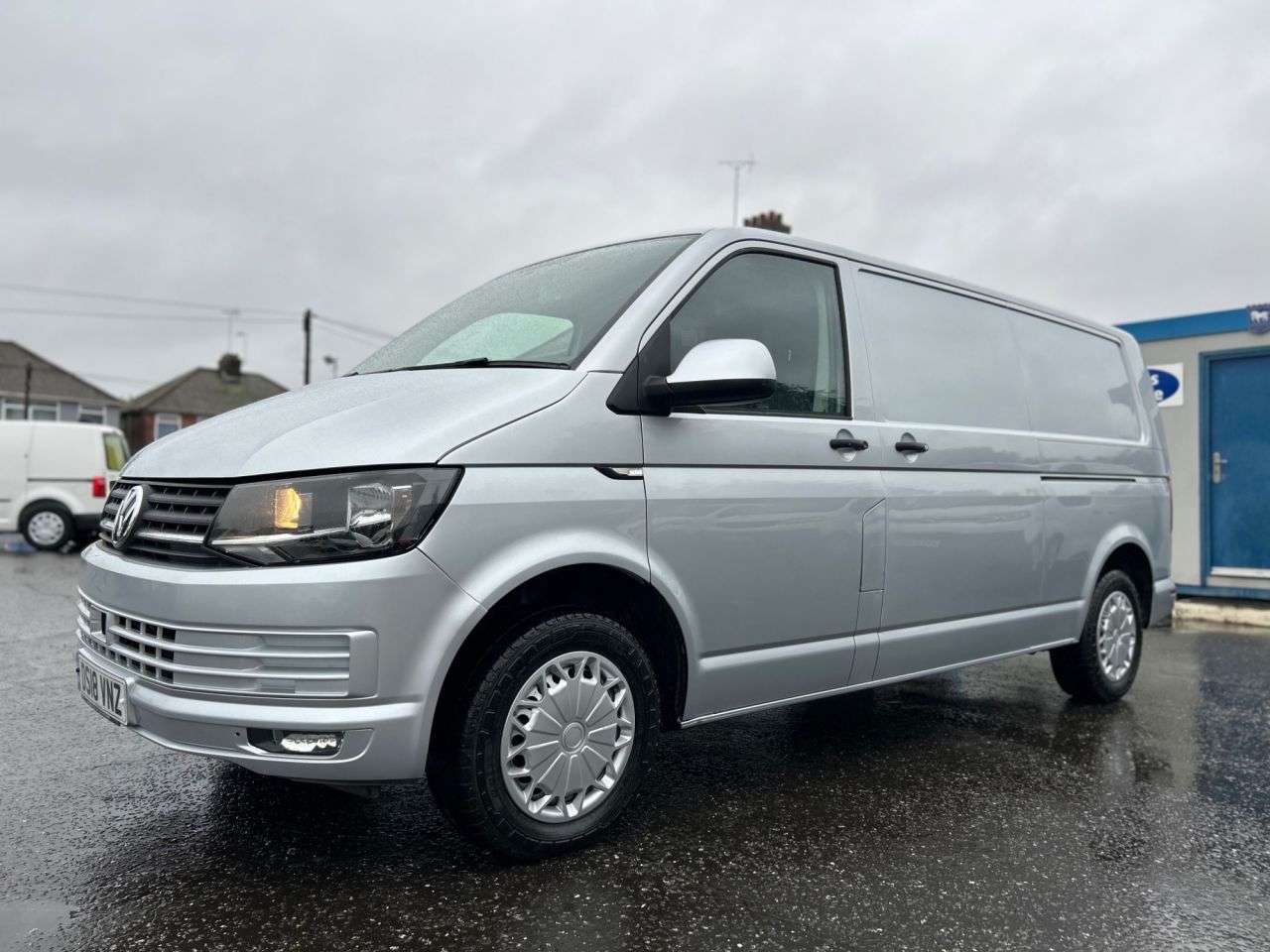 A 2018 VOLKSWAGEN TRANSPORTER 2.0TDI T32 BlueMotion Tech STARTLINE P/V 4dr DSG FWD LWB FINE EXAMPLE, 5 SE A 2018 VOLKSWAGEN TRANSPORTER 2.0TDI T32 BlueMotion Tech STARTLINE P/V 4dr DSG FWD LWB FINE EXAMPLE, 5 SE