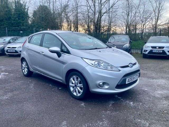 A 2009 FORD FIESTA 1.25 ZETEC HATCHBACK 5drl (133 g/km, 81 bhp) WITH NEW CAMBELT AND WATERPUMP A 2009 FORD FIESTA 1.25 ZETEC HATCHBACK 5drl (133 g/km, 81 bhp) WITH NEW CAMBELT AND WATERPUMP