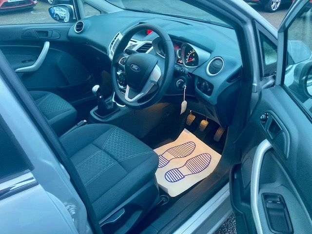 A 2009 FORD FIESTA 1.25 ZETEC HATCHBACK 5drl (133 g/km, 81 bhp) WITH NEW CAMBELT AND WATERPUMP A 2009 FORD FIESTA 1.25 ZETEC HATCHBACK 5drl (133 g/km, 81 bhp) WITH NEW CAMBELT AND WATERPUMP