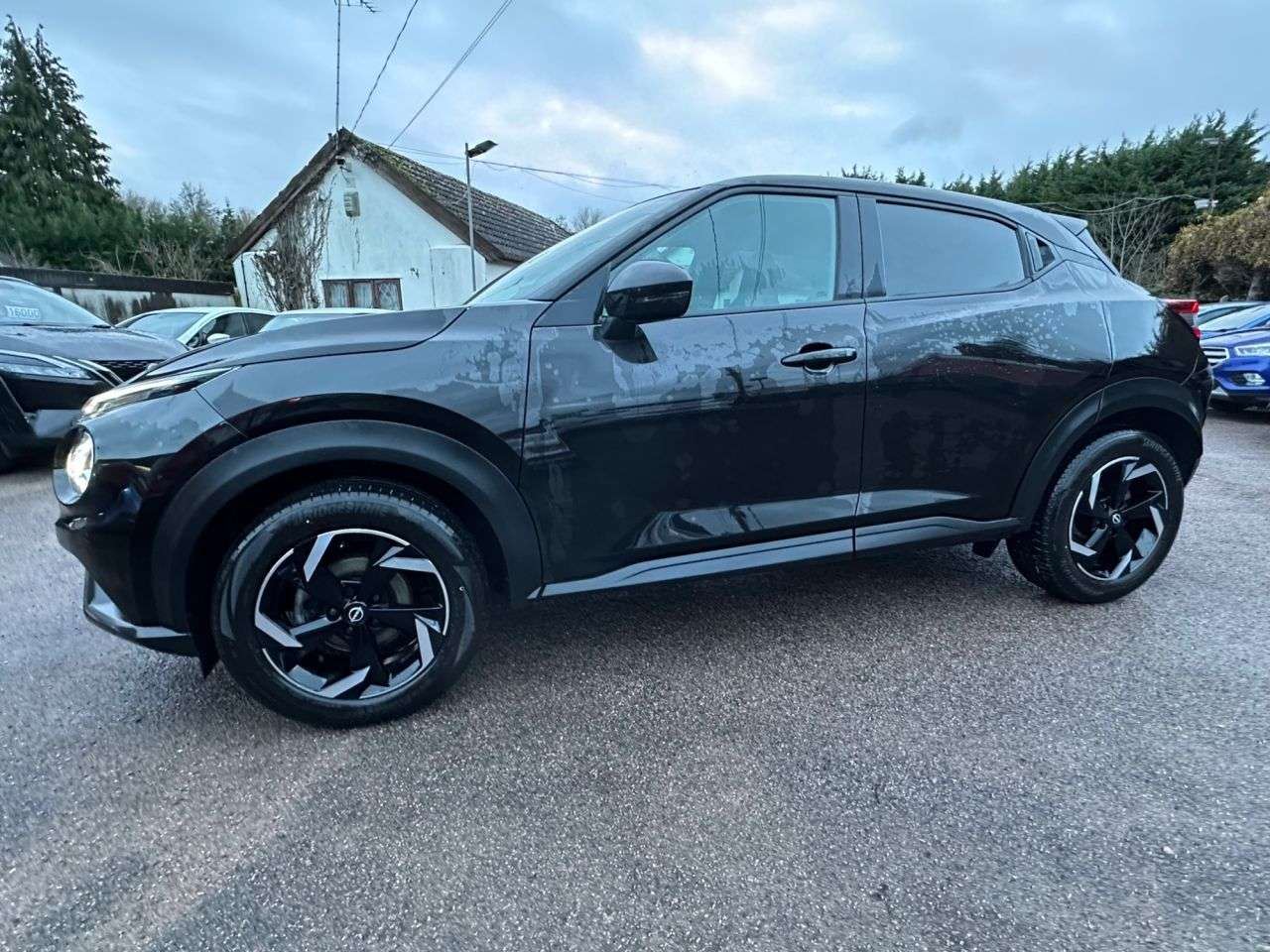 A 2022 NISSAN JUKE 1.0 DIG-T N-CONNECTA SUV 5dr PETROL MANUAL EURO 6 (s/s) (114 p) A 2022 NISSAN JUKE 1.0 DIG-T N-CONNECTA SUV 5dr PETROL MANUAL EURO 6 (s/s) (114 p)