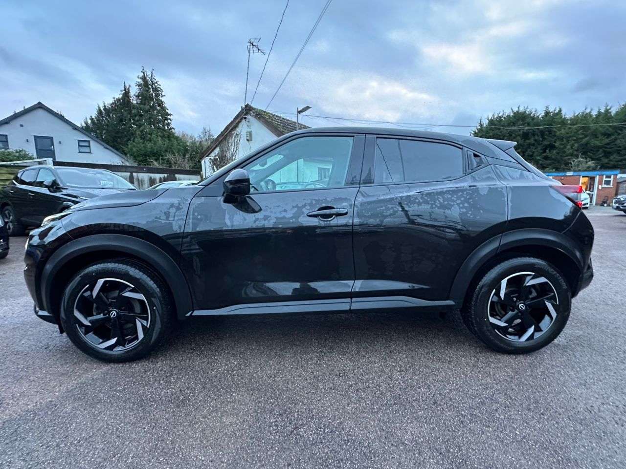 A 2022 NISSAN JUKE 1.0 DIG-T N-CONNECTA SUV 5dr PETROL MANUAL EURO 6 (s/s) (114 p) A 2022 NISSAN JUKE 1.0 DIG-T N-CONNECTA SUV 5dr PETROL MANUAL EURO 6 (s/s) (114 p)