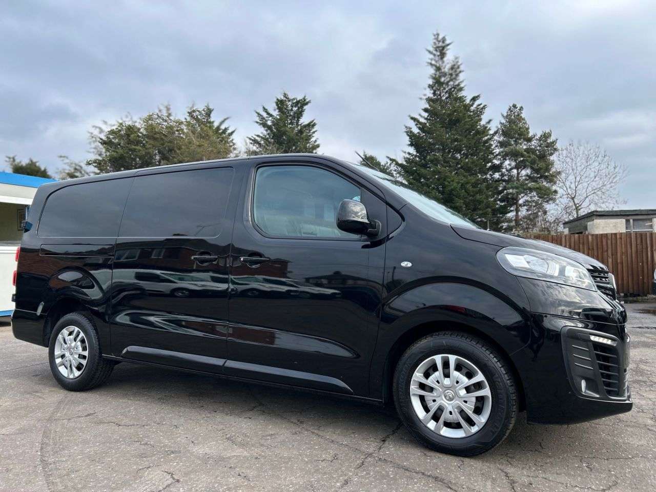 A 2020 VAUXHALL VIVARO 2.0D Turbo 3100 SPORTIVE P/V 6dr L2H1 FINE EXAMPLE, 5 SERVICE STAMPS A 2020 VAUXHALL VIVARO 2.0D Turbo 3100 SPORTIVE P/V 6dr L2H1 FINE EXAMPLE, 5 SERVICE STAMPS