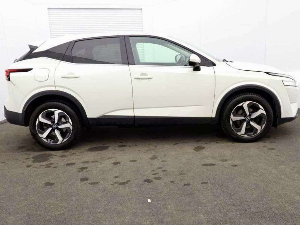A 2022 NISSAN QASHQAI 1.3 DIG-T MHEV N-CONNECTA SUV 5dr PETROL HYBRID EURO 6 (s/s) (140 ps) A 2022 NISSAN QASHQAI 1.3 DIG-T MHEV N-CONNECTA SUV 5dr PETROL HYBRID EURO 6 (s/s) (140 ps)