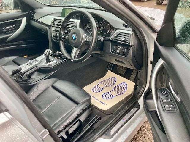 A 2013 BMW 3 SERIES 2.0 320d M SPORT 4dr DIESEL AUTOMATIC (s/s) (184 ps) A 2013 BMW 3 SERIES 2.0 320d M SPORT 4dr DIESEL AUTOMATIC (s/s) (184 ps)