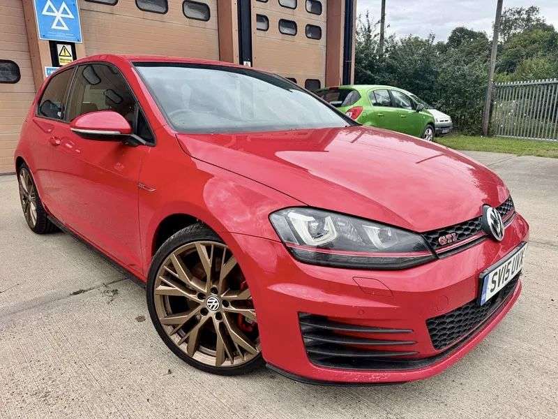 A 2015 VOLKSWAGEN GOLF 2.0 TSI BLUEMOTION TECH GTI PERFORMANCE HATCHBACK 3dr EURO 6 (s/s) (230 ps) A 2015 VOLKSWAGEN GOLF 2.0 TSI BLUEMOTION TECH GTI PERFORMANCE HATCHBACK 3dr EURO 6 (s/s) (230 ps)