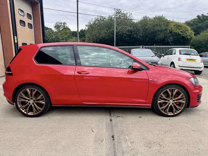 A 2015 VOLKSWAGEN GOLF 2.0 TSI BLUEMOTION TECH GTI PERFORMANCE HATCHBACK 3dr EURO 6 (s/s) (230 ps) A 2015 VOLKSWAGEN GOLF 2.0 TSI BLUEMOTION TECH GTI PERFORMANCE HATCHBACK 3dr EURO 6 (s/s) (230 ps)