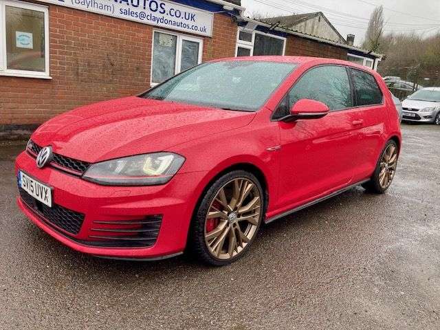 A 2015 VOLKSWAGEN GOLF 2.0 TSI BLUEMOTION TECH GTI PERFORMANCE HATCHBACK 3dr EURO 6 (s/s) (230 ps) A 2015 VOLKSWAGEN GOLF 2.0 TSI BLUEMOTION TECH GTI PERFORMANCE HATCHBACK 3dr EURO 6 (s/s) (230 ps)