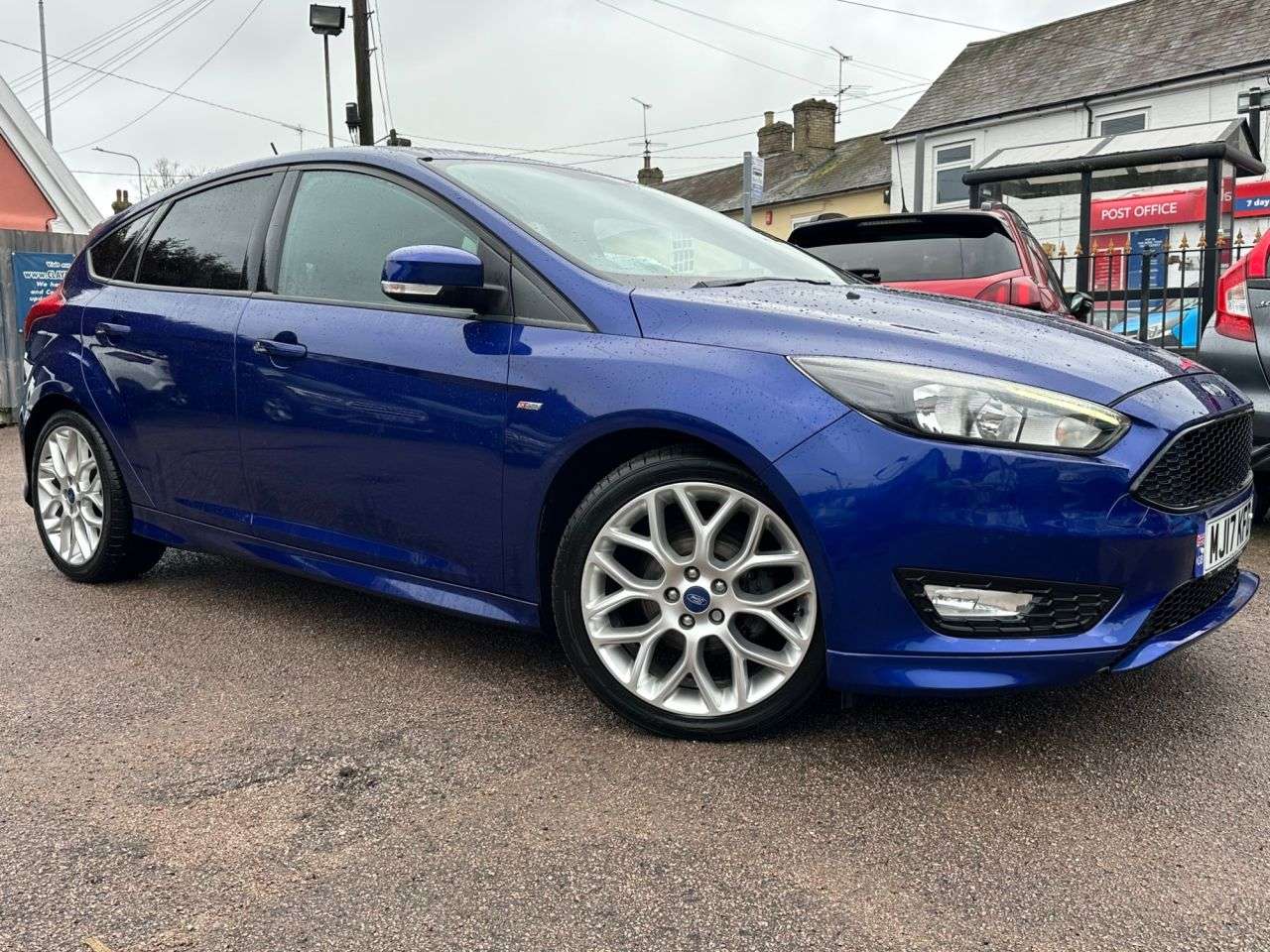 A 2017 FORD FOCUS 1.0T ECOBOOST ST-LINE HATCHBACK 5dr EURO 6 (s/s) (125 ps) WITH SERVICE HIST A 2017 FORD FOCUS 1.0T ECOBOOST ST-LINE HATCHBACK 5dr EURO 6 (s/s) (125 ps) WITH SERVICE HIST