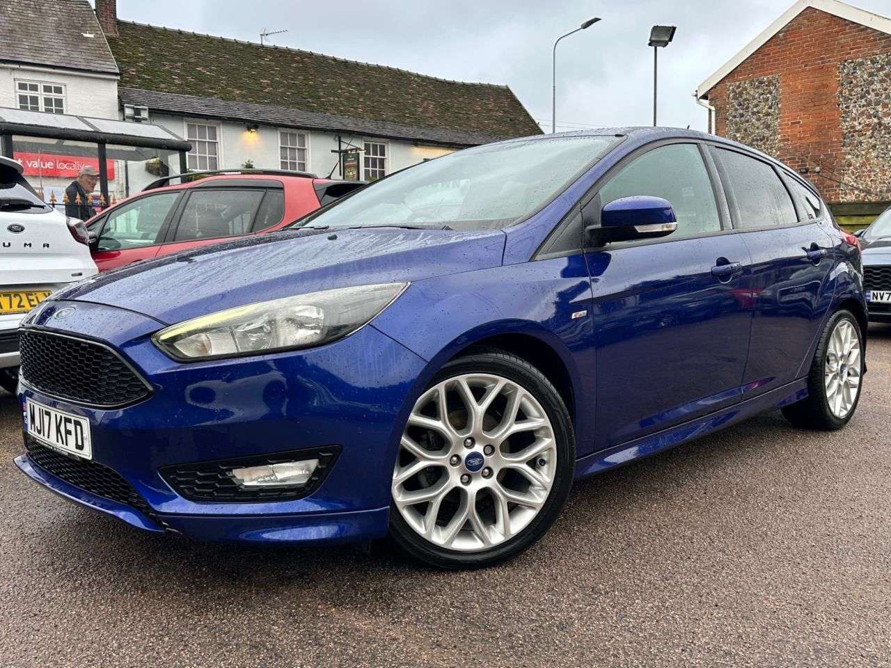 A 2017 FORD FOCUS 1.0T ECOBOOST ST-LINE HATCHBACK 5dr EURO 6 (s/s) (125 ps) WITH SERVICE HIST A 2017 FORD FOCUS 1.0T ECOBOOST ST-LINE HATCHBACK 5dr EURO 6 (s/s) (125 ps) WITH SERVICE HIST