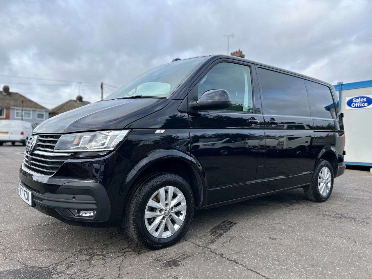 A 2021 VOLKSWAGEN TRANSPORTER 2.0TDI T28 HIGHLINE P/V 5dr DSG FWD SWB ONE OWNER, 5 SERVICES A 2021 VOLKSWAGEN TRANSPORTER 2.0TDI T28 HIGHLINE P/V 5dr DSG FWD SWB ONE OWNER, 5 SERVICES