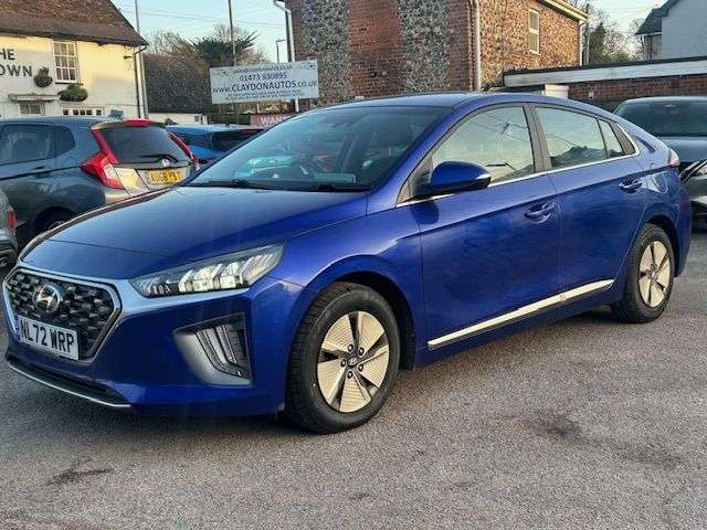 A 2022 HYUNDAI IONIQ 1.6 h-GDi PREMIUM HATCHBACK 5dr PETROL HYBRID DCT EURO 6 (s/s) (141 ps) A 2022 HYUNDAI IONIQ 1.6 h-GDi PREMIUM HATCHBACK 5dr PETROL HYBRID DCT EURO 6 (s/s) (141 ps)