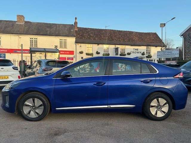 A 2022 HYUNDAI IONIQ 1.6 h-GDi PREMIUM HATCHBACK 5dr PETROL HYBRID DCT EURO 6 (s/s) (141 ps) A 2022 HYUNDAI IONIQ 1.6 h-GDi PREMIUM HATCHBACK 5dr PETROL HYBRID DCT EURO 6 (s/s) (141 ps)
