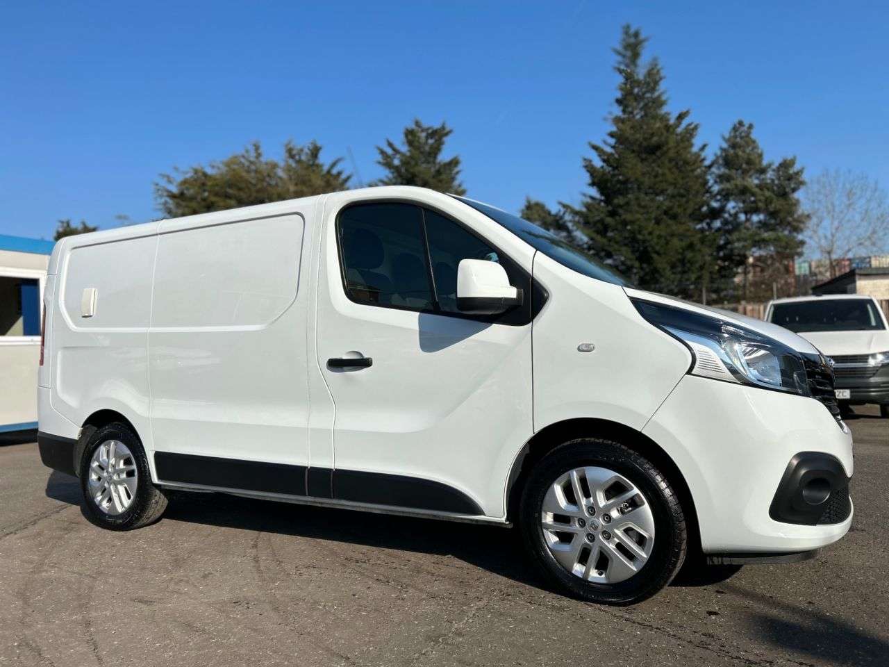A 2019 RENAULT TRAFIC 1.6dCi ENERGY SL27 SPORT NAV P/V 5dr L1H1 ONE OWNER, 4 SERVICES A 2019 RENAULT TRAFIC 1.6dCi ENERGY SL27 SPORT NAV P/V 5dr L1H1 ONE OWNER, 4 SERVICES