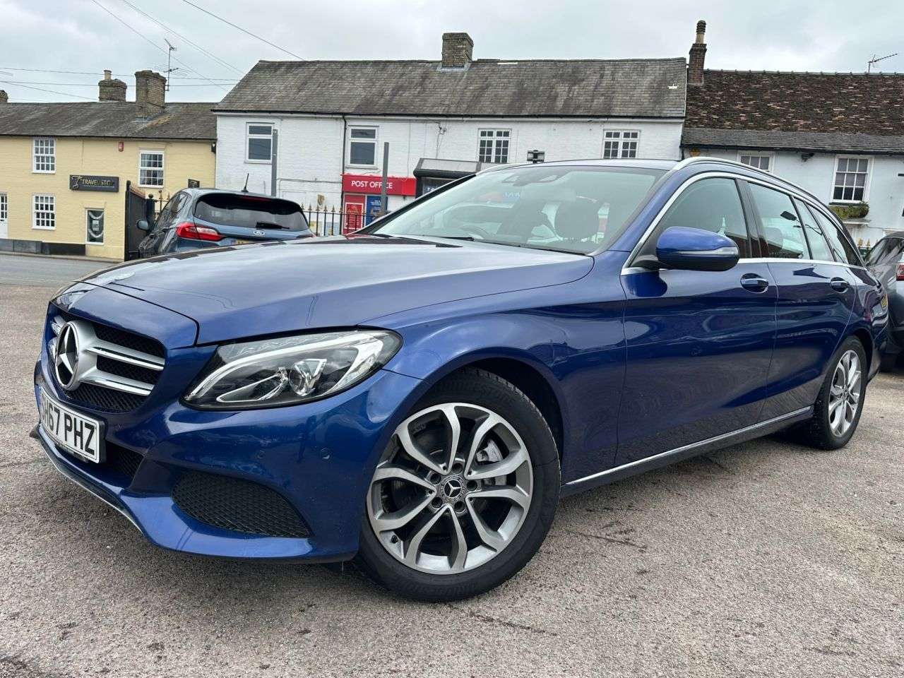 A 2017 MERCEDES-BENZ C-CLASS 2.1 C220d SPORT ESTATE 5dr DIESEL G-TRONIC+ EURO 6 (s/s) (170 ps) AUTOMATIC A 2017 MERCEDES-BENZ C-CLASS 2.1 C220d SPORT ESTATE 5dr DIESEL G-TRONIC+ EURO 6 (s/s) (170 ps) AUTOMATIC