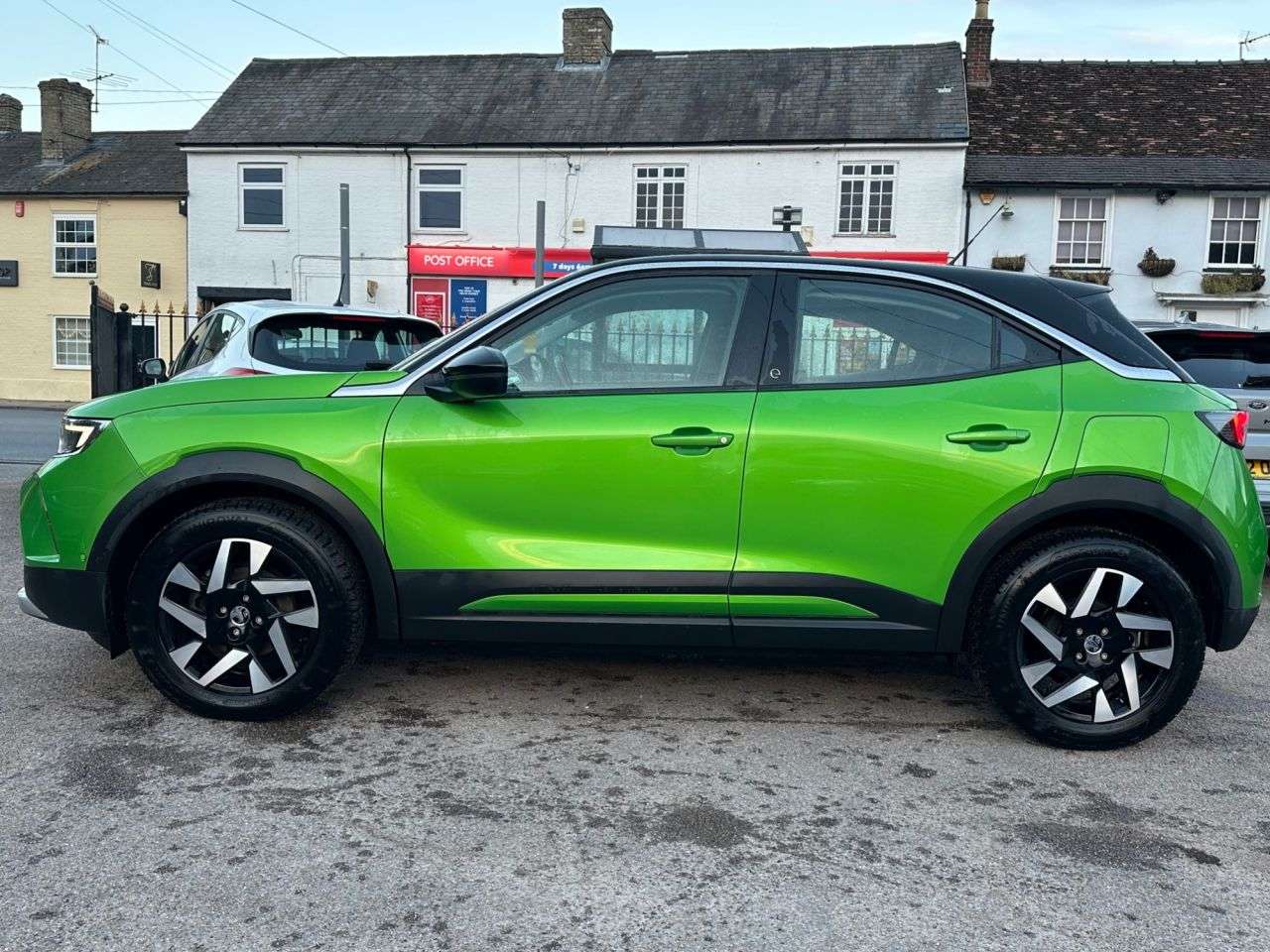 A 2021 VAUXHALL MOKKA ELECTRIC 50kWh ELITE NAV PREMIUM SUV 5dr ELECTRIC AUTOMATIC (136 ps) A 2021 VAUXHALL MOKKA ELECTRIC 50kWh ELITE NAV PREMIUM SUV 5dr ELECTRIC AUTOMATIC (136 ps)