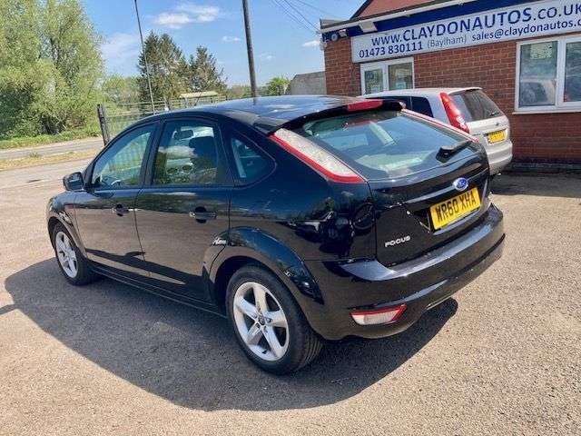 A 2010 FORD FOCUS 1.6 ZETEC HATCHBACK 5dr PETROL MANUAL (161 g/km, 99 bhp) A 2010 FORD FOCUS 1.6 ZETEC HATCHBACK 5dr PETROL MANUAL (161 g/km, 99 bhp)