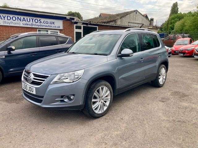 A 2010 VOLKSWAGEN TIGUAN 2.0 TDI SPORT SUV 5dr DIESEL AUTOMATIC 4WD (140 ps) WITH SERVICE HISTORY A 2010 VOLKSWAGEN TIGUAN 2.0 TDI SPORT SUV 5dr DIESEL AUTOMATIC 4WD (140 ps) WITH SERVICE HISTORY