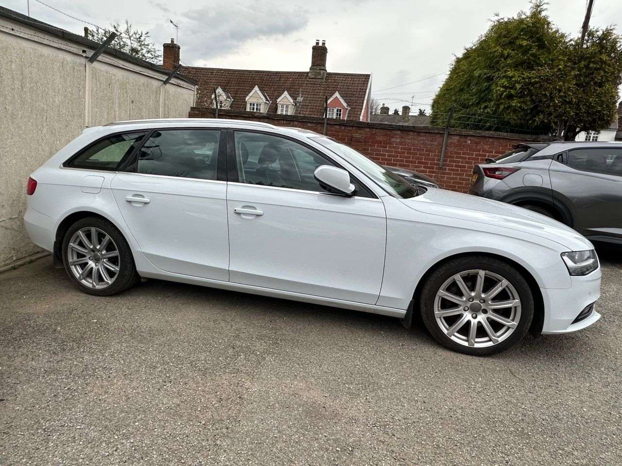A 2014 AUDI A4 AVANT 2.0 TDI SE TECHNIK ESTATE 5dr DIESEL MULTITRONIC (s/s) (177 ps) A 2014 AUDI A4 AVANT 2.0 TDI SE TECHNIK ESTATE 5dr DIESEL MULTITRONIC (s/s) (177 ps)