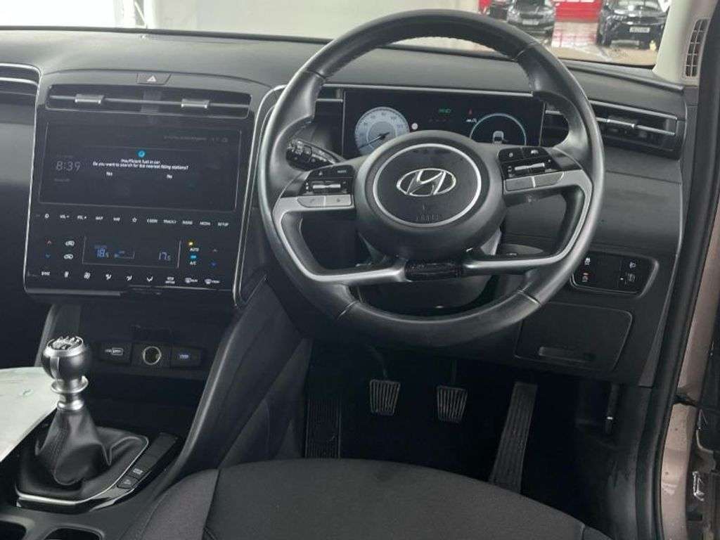 A 2023 HYUNDAI TUCSON 1.6 T-GDi SE CONNECT SUV 5dr PETROL MANUAL EURO 6 (s/s) (150 ps) DUE IN SOO A 2023 HYUNDAI TUCSON 1.6 T-GDi SE CONNECT SUV 5dr PETROL MANUAL EURO 6 (s/s) (150 ps) DUE IN SOO