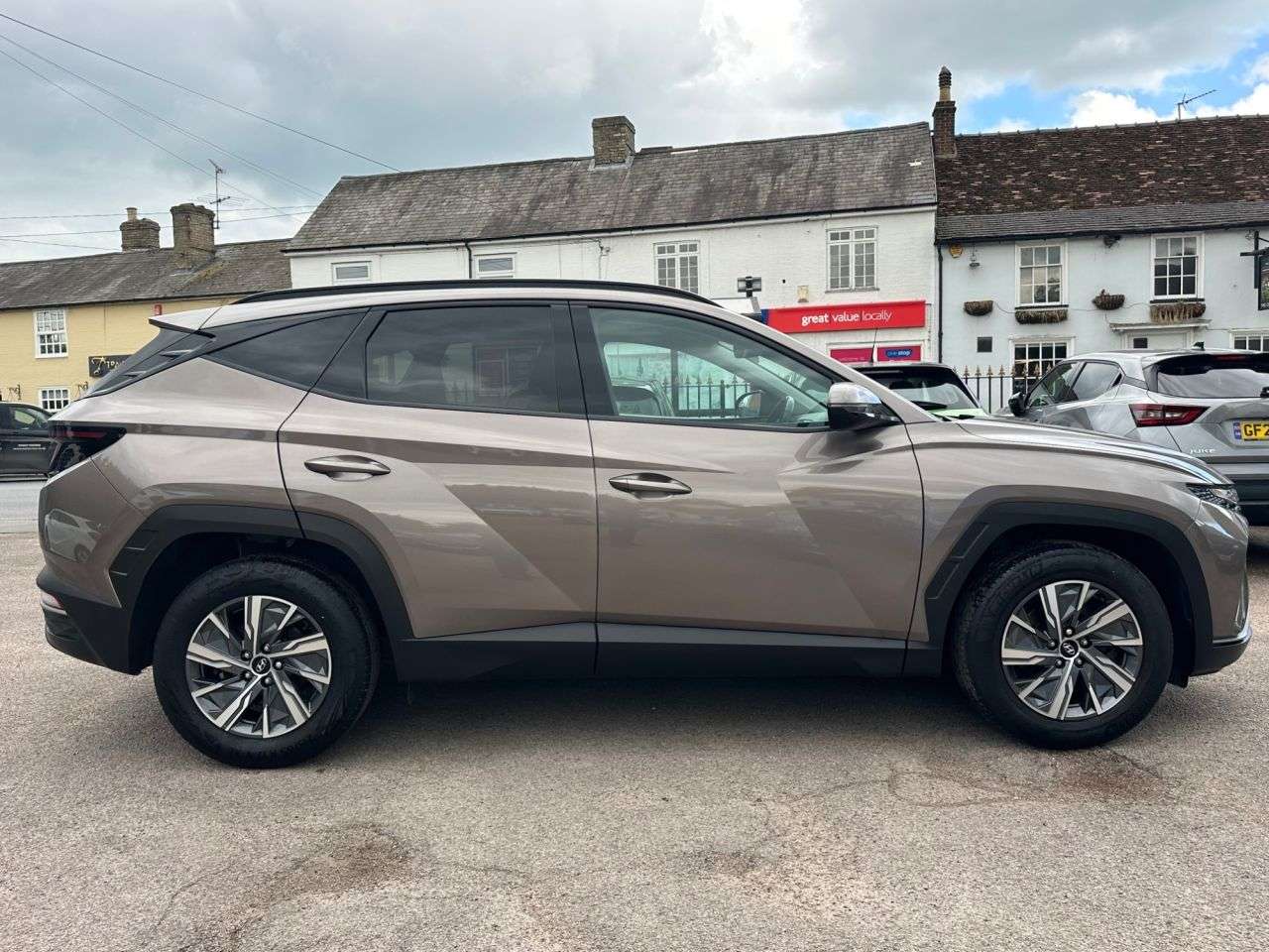 A 2023 HYUNDAI TUCSON 1.6 T-GDi SE CONNECT SUV 5dr PETROL MANUAL EURO 6 (s/s) (150 ps) A 2023 HYUNDAI TUCSON 1.6 T-GDi SE CONNECT SUV 5dr PETROL MANUAL EURO 6 (s/s) (150 ps)