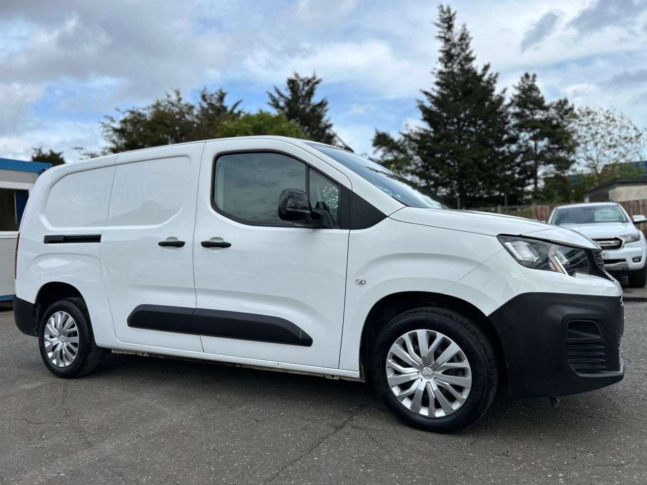 A 2022 PEUGEOT PARTNER 1.5BlueHDi 950 PROFESSIONAL PREMIUM LONG P/V 6dr LWB FINE EXAMPLE, 2 SERVIC A 2022 PEUGEOT PARTNER 1.5BlueHDi 950 PROFESSIONAL PREMIUM LONG P/V 6dr LWB FINE EXAMPLE, 2 SERVIC