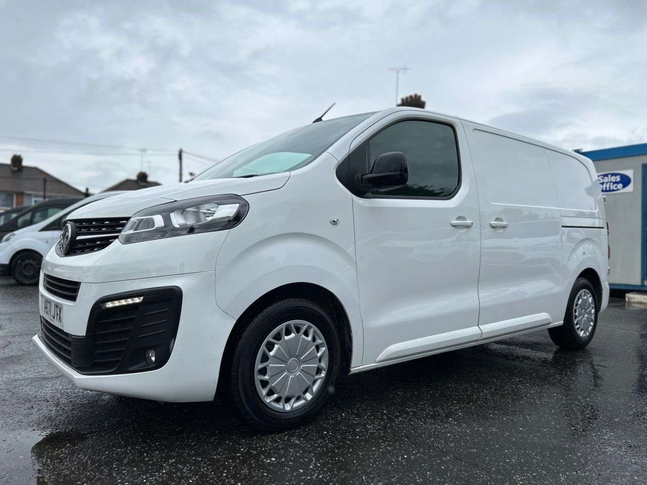A 2021 VAUXHALL VIVARO 1.5D Turbo 2700 SPORTIVE P/V 6dr L1H1 FINE EXAMPLE, 2 SERVICES A 2021 VAUXHALL VIVARO 1.5D Turbo 2700 SPORTIVE P/V 6dr L1H1 FINE EXAMPLE, 2 SERVICES