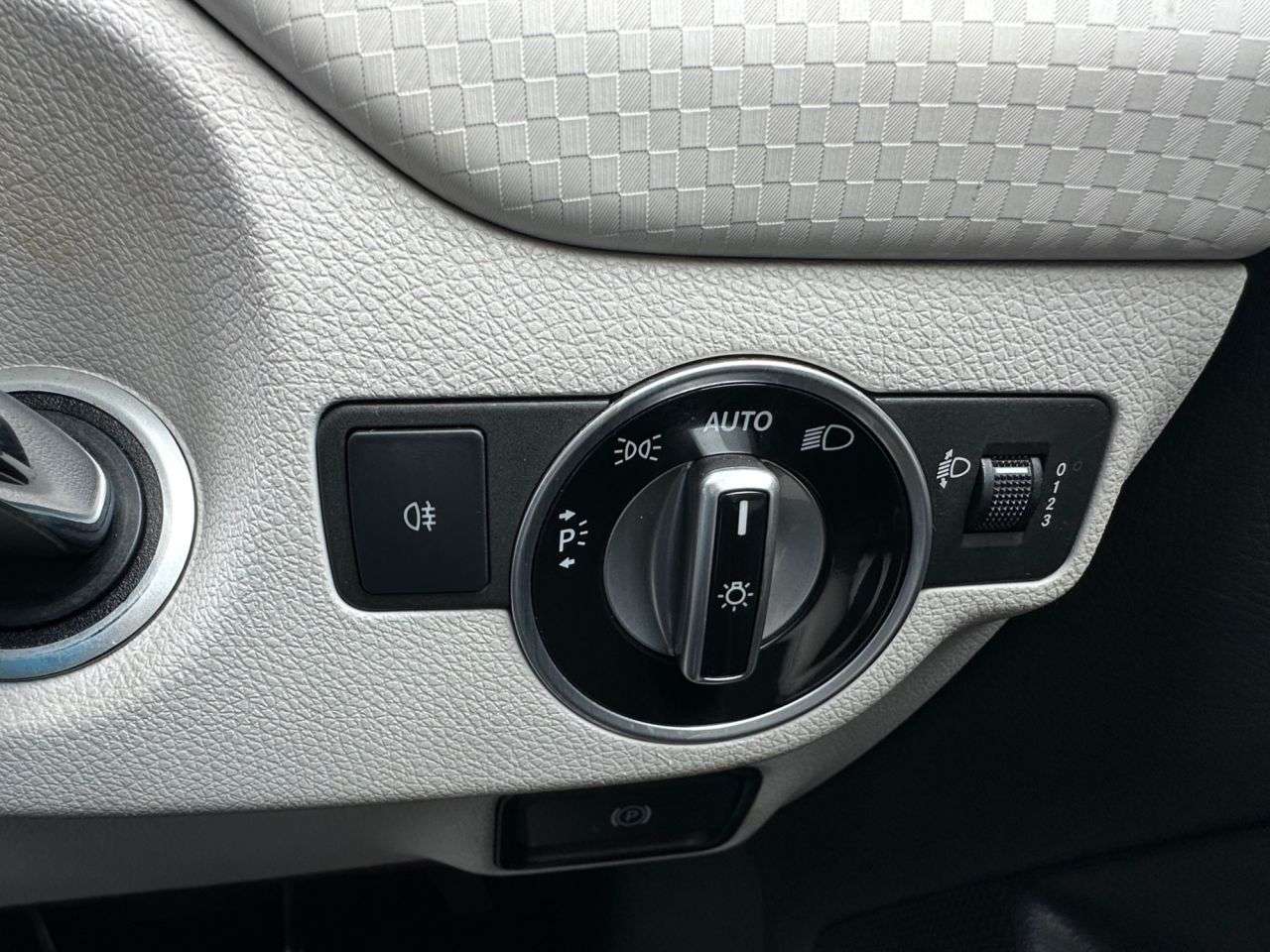 2016 MERCEDES-BENZ A-CLASS 2016 MERCEDES-BENZ A-CLASS