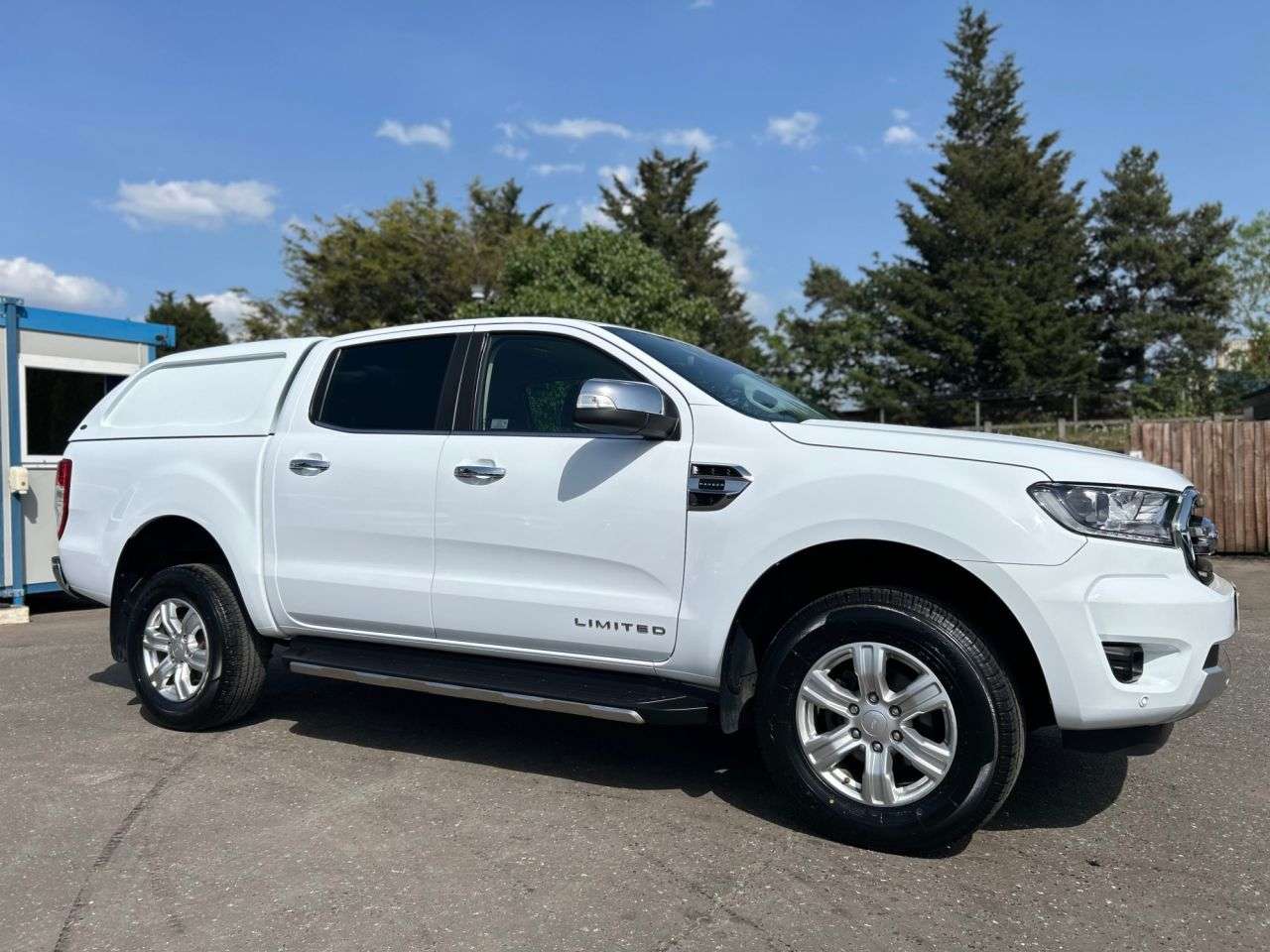 A 2022 FORD RANGER 2.0TDCi EcoBlue LIMITED D/CAB 4dr AUTO 4WB ONE OWNER, 3 FORD SERVICES A 2022 FORD RANGER 2.0TDCi EcoBlue LIMITED D/CAB 4dr AUTO 4WB ONE OWNER, 3 FORD SERVICES
