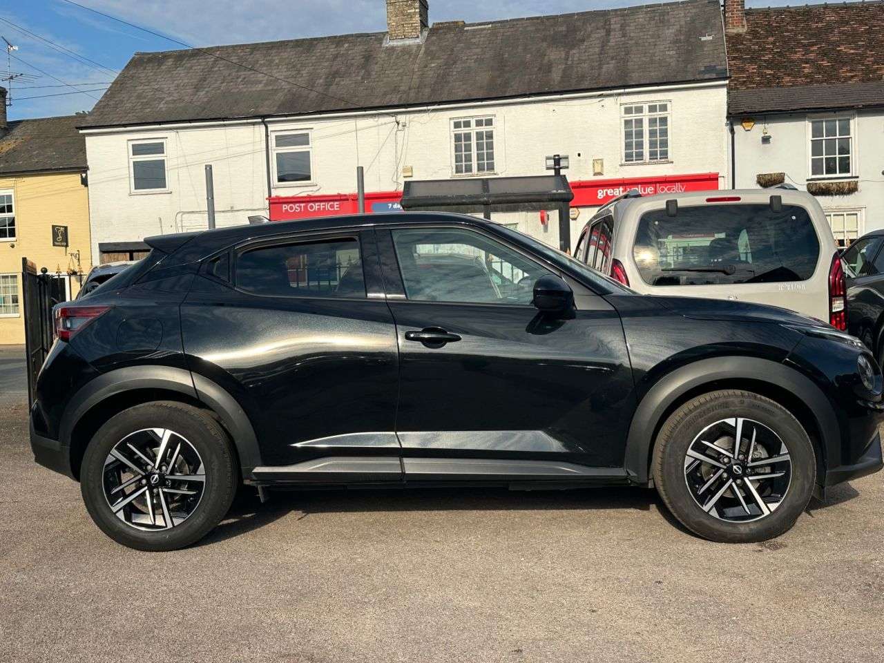A 2025 NISSAN JUKE 1.0 DIG-T N-CONNECTA SUV 5dr PETROL MANUAL EURO 6 (s/s) (114 ps) A 2025 NISSAN JUKE 1.0 DIG-T N-CONNECTA SUV 5dr PETROL MANUAL EURO 6 (s/s) (114 ps)
