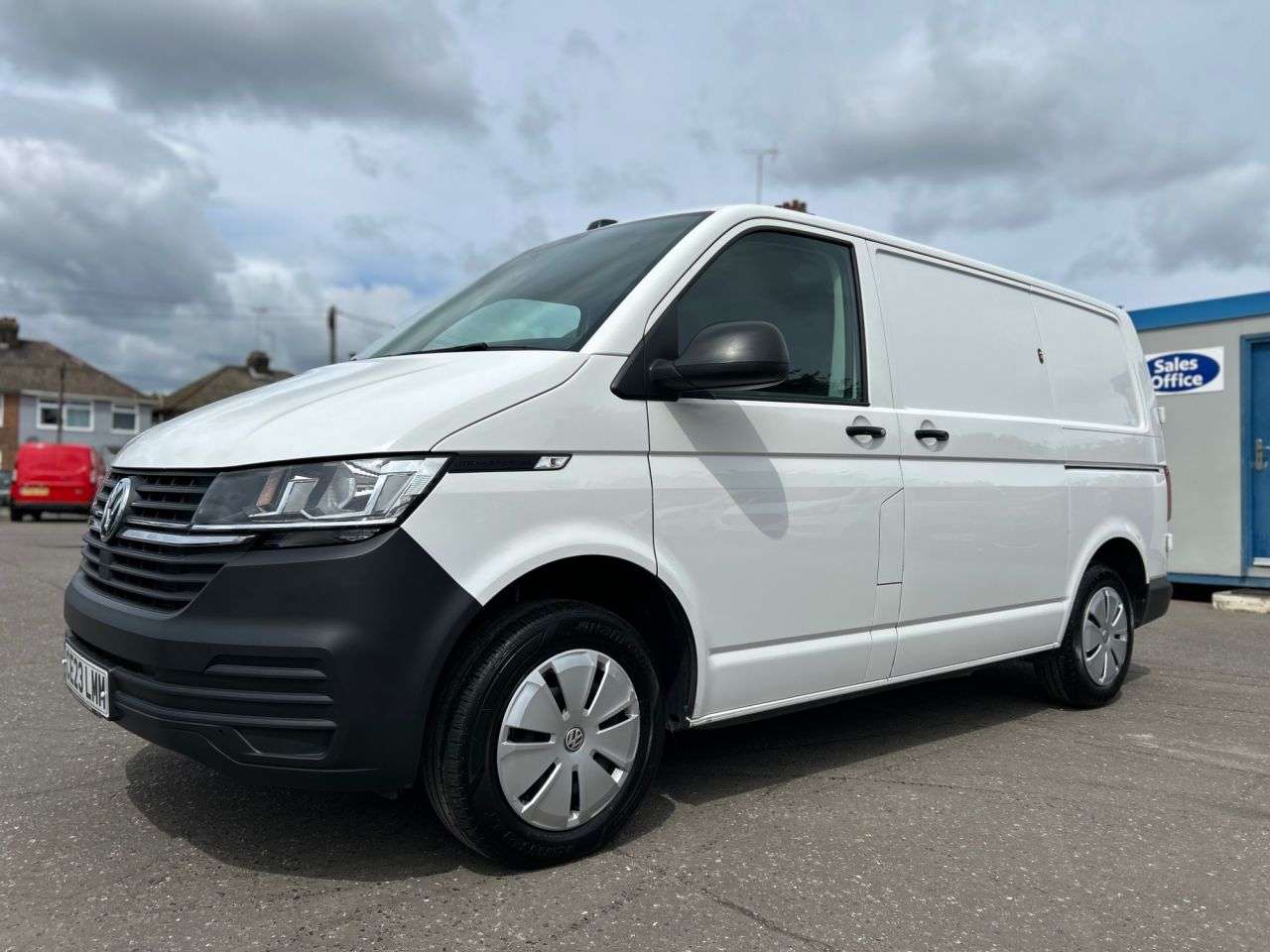 A 2023 VOLKSWAGEN TRANSPORTER 2.0TDI T28 STARTLINE P/V 5dr FWD SWB ONE OWNER, SERVICE HISTORY A 2023 VOLKSWAGEN TRANSPORTER 2.0TDI T28 STARTLINE P/V 5dr FWD SWB ONE OWNER, SERVICE HISTORY
