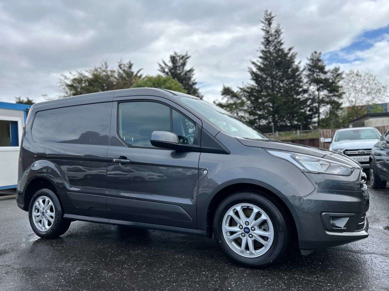 A 2022 FORD TRANSIT CONNECT 1.5TDCI 240 EcoBlue LIMITED P/V 5dr L1 LOW MILEAGE EXAMPLE, SERVICE HISTORY A 2022 FORD TRANSIT CONNECT 1.5TDCI 240 EcoBlue LIMITED P/V 5dr L1 LOW MILEAGE EXAMPLE, SERVICE HISTORY
