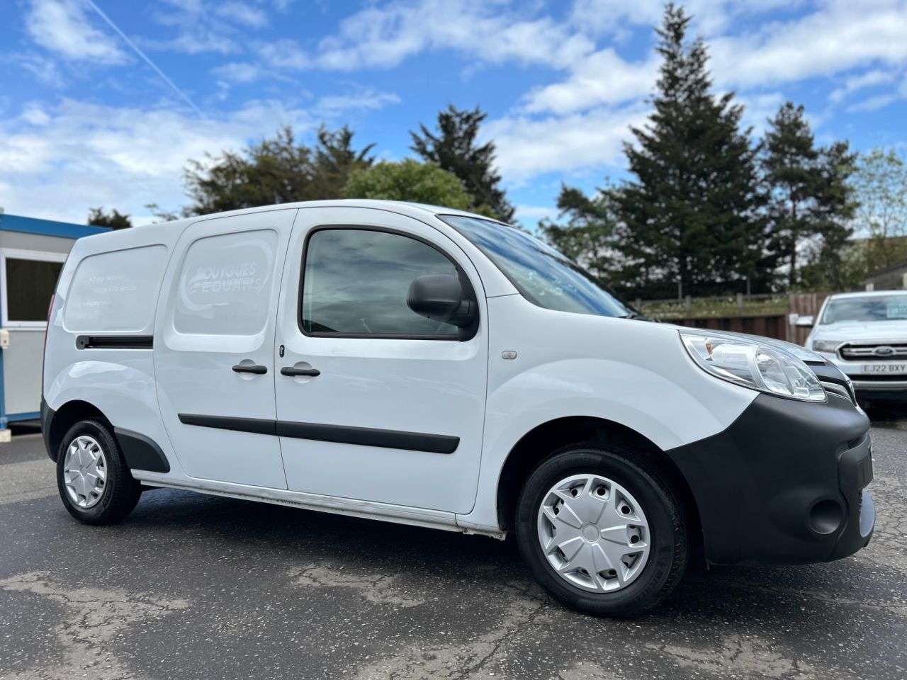 A 2019 RENAULT KANGOO MAXI 1.5dCi ENERGY LL21 BUSINESS P/V 6dr L2H1 ONE OWNER, 5 SERVICES A 2019 RENAULT KANGOO MAXI 1.5dCi ENERGY LL21 BUSINESS P/V 6dr L2H1 ONE OWNER, 5 SERVICES