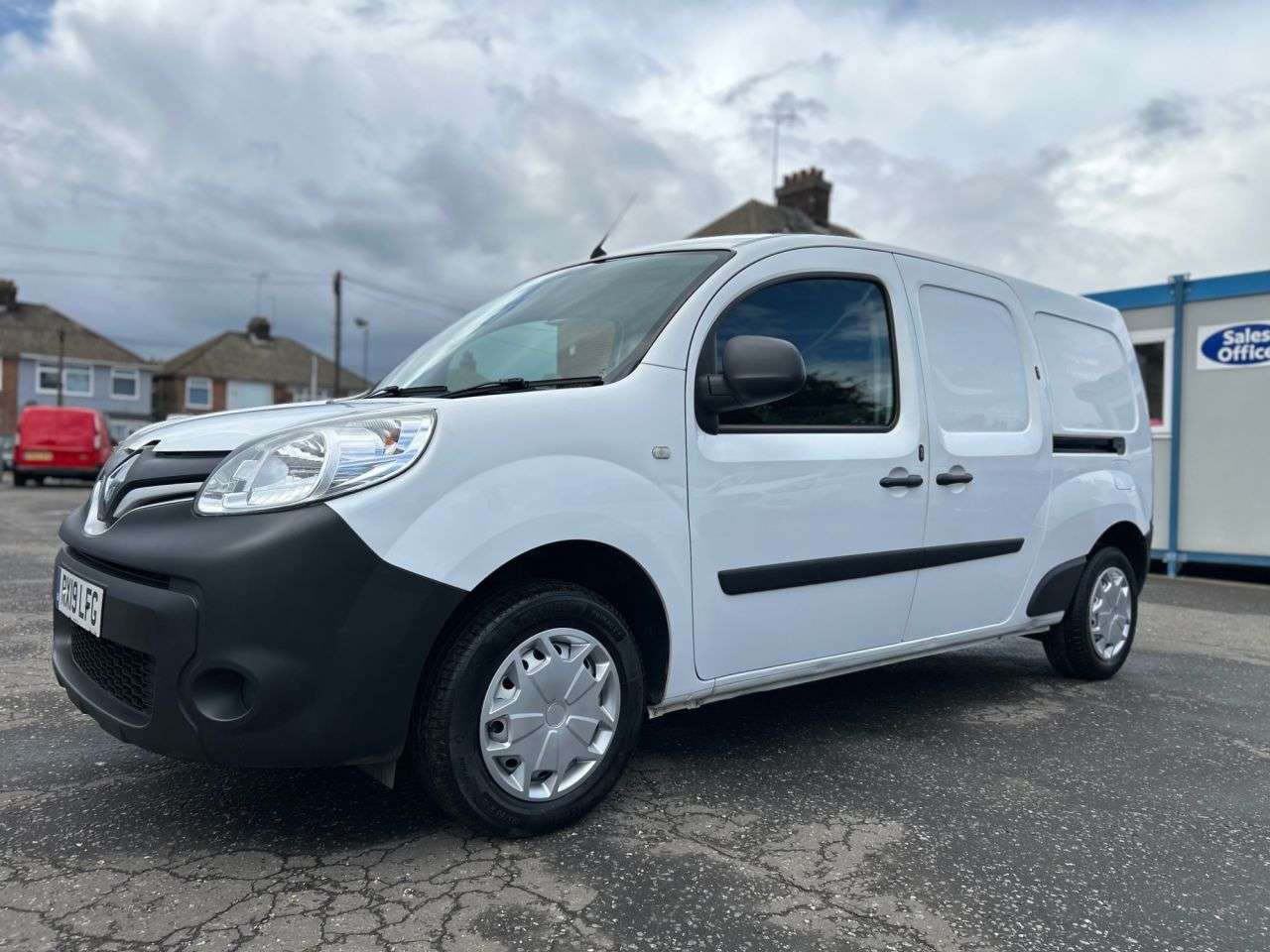 A 2019 RENAULT KANGOO MAXI 1.5dCi ENERGY LL21 BUSINESS P/V 6dr L2H1 ONE OWNER, 5 SERVICES A 2019 RENAULT KANGOO MAXI 1.5dCi ENERGY LL21 BUSINESS P/V 6dr L2H1 ONE OWNER, 5 SERVICES