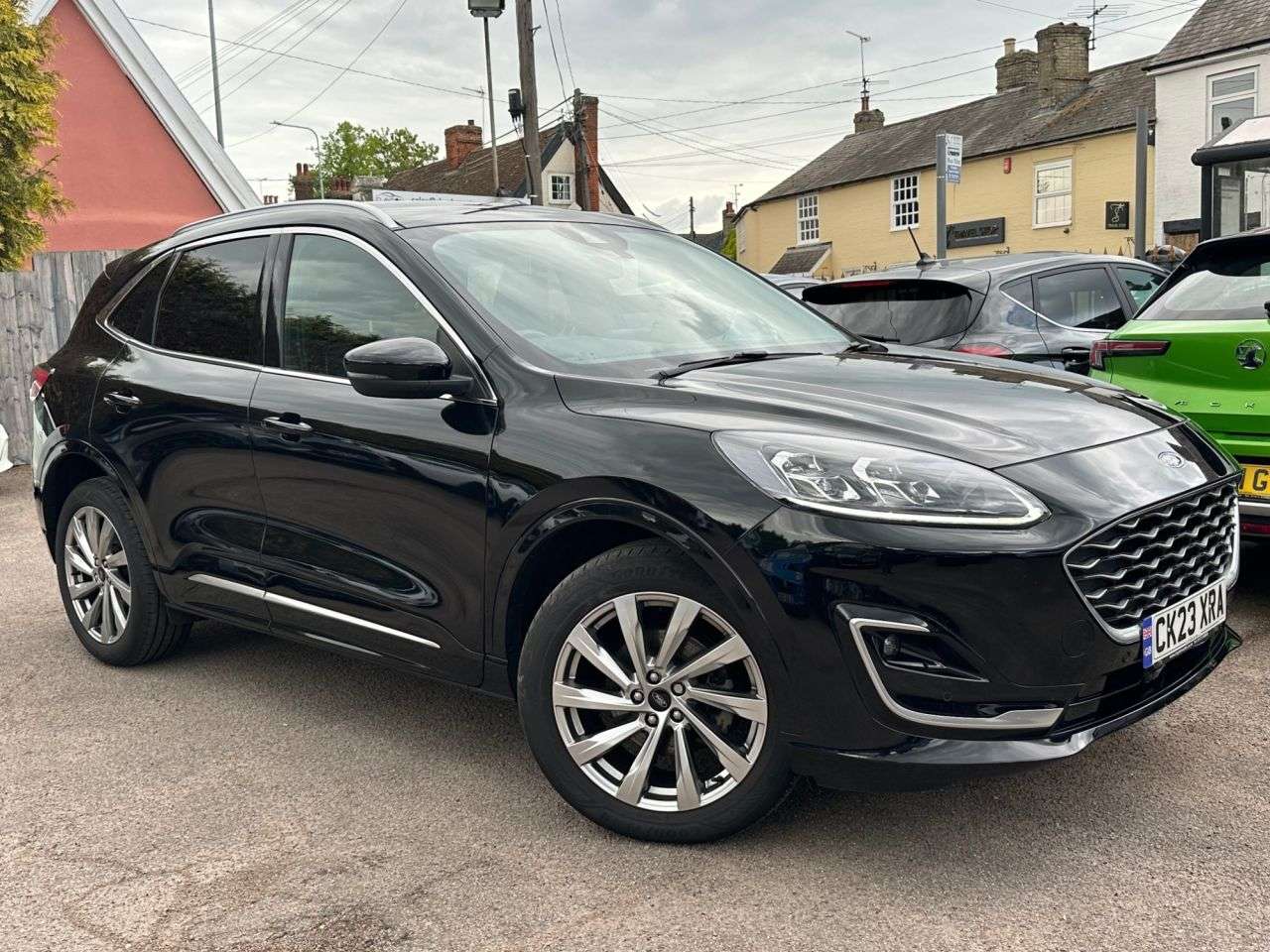 A 2023 FORD KUGA 2.5h DURATEC VIGNALE SUV 5dr PETROL HYBRID CVT EURO 6 (s/s) (190 ps) A 2023 FORD KUGA 2.5h DURATEC VIGNALE SUV 5dr PETROL HYBRID CVT EURO 6 (s/s) (190 ps)