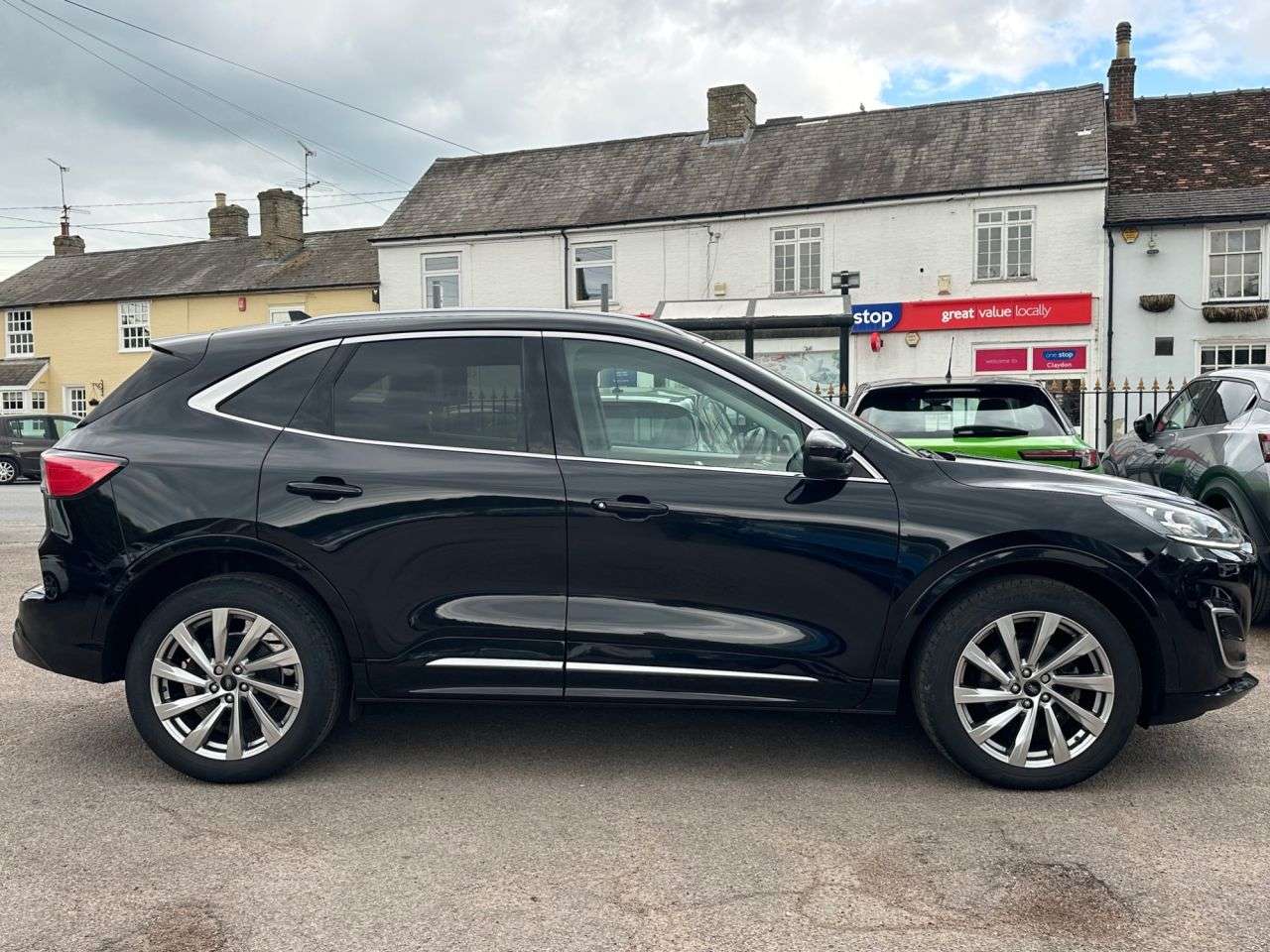 A 2023 FORD KUGA 2.5h DURATEC VIGNALE SUV 5dr PETROL HYBRID CVT EURO 6 (s/s) (190 ps) A 2023 FORD KUGA 2.5h DURATEC VIGNALE SUV 5dr PETROL HYBRID CVT EURO 6 (s/s) (190 ps)