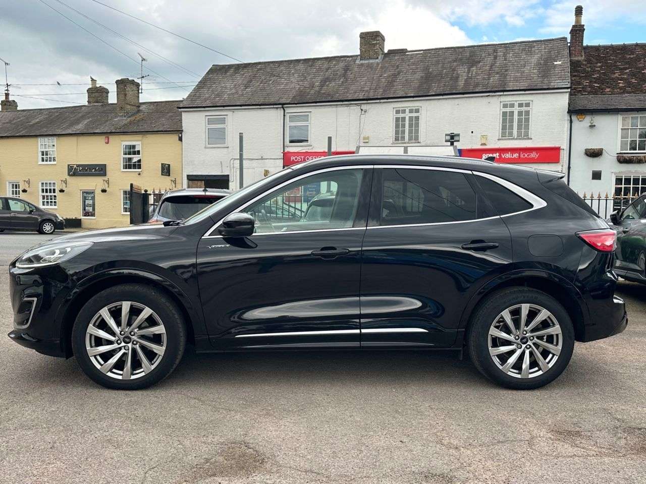 A 2023 FORD KUGA 2.5h DURATEC VIGNALE SUV 5dr PETROL HYBRID CVT EURO 6 (s/s) (190 ps) A 2023 FORD KUGA 2.5h DURATEC VIGNALE SUV 5dr PETROL HYBRID CVT EURO 6 (s/s) (190 ps)