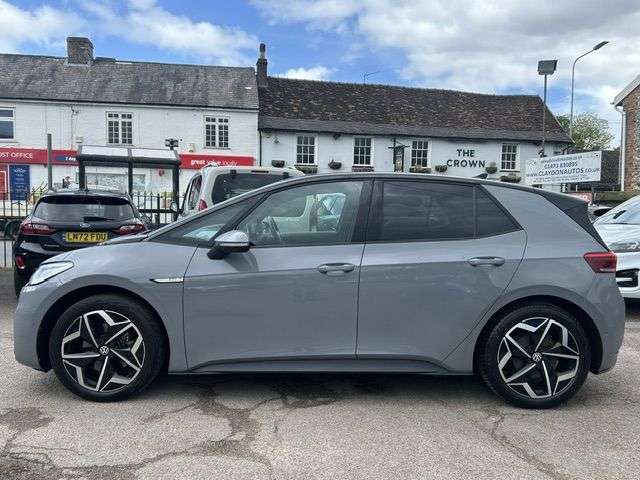 A 2023 VOLKSWAGEN ID.3 PRO S 77kWh TOUR HATCHBACK 5dr ELECTRIC/AUTOMATIC (204 ps) A 2023 VOLKSWAGEN ID.3 PRO S 77kWh TOUR HATCHBACK 5dr ELECTRIC/AUTOMATIC (204 ps)