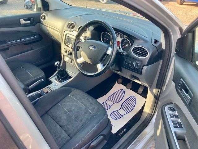 A 2011 FORD FOCUS 1.6 TITANIUM HATCHBACK 5dr PETROL MANUAL A 2011 FORD FOCUS 1.6 TITANIUM HATCHBACK 5dr PETROL MANUAL
