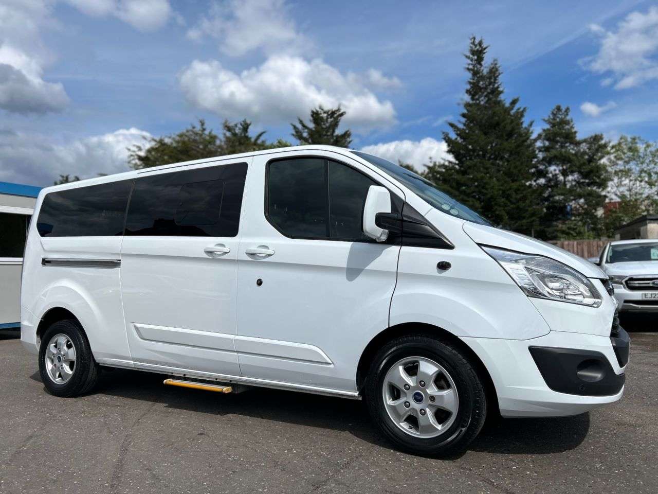 A 2019 FORD TOURNEO CUSTOM 2.0TDCI 310 EcoBlue TITANIUM MINIBUS D/CAB 5dr L2 *NO VAT* 12 SERVICES *NO A 2019 FORD TOURNEO CUSTOM 2.0TDCI 310 EcoBlue TITANIUM MINIBUS D/CAB 5dr L2 *NO VAT* 12 SERVICES *NO