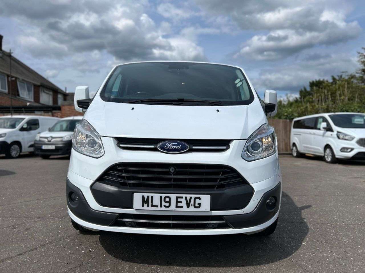 A 2019 FORD TOURNEO CUSTOM 2.0TDCI 310 EcoBlue TITANIUM MINIBUS D/CAB 5dr L2 *NO VAT* 12 SERVICES *NO A 2019 FORD TOURNEO CUSTOM 2.0TDCI 310 EcoBlue TITANIUM MINIBUS D/CAB 5dr L2 *NO VAT* 12 SERVICES *NO