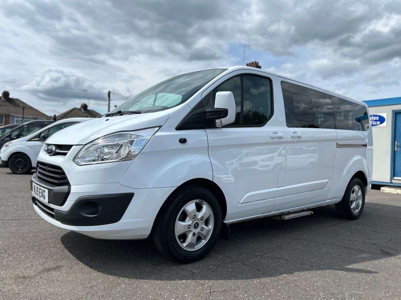 A 2019 FORD TOURNEO CUSTOM 2.0TDCI 310 EcoBlue TITANIUM MINIBUS D/CAB 5dr L2 *NO VAT* 12 SERVICES *NO A 2019 FORD TOURNEO CUSTOM 2.0TDCI 310 EcoBlue TITANIUM MINIBUS D/CAB 5dr L2 *NO VAT* 12 SERVICES *NO